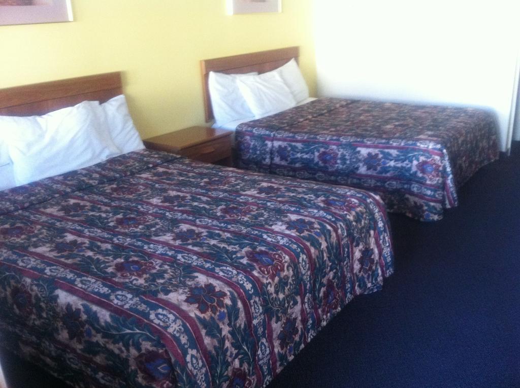 Galaxie Motel Brigham City Room photo